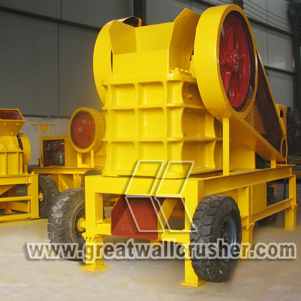 small portable wheeled type diesel engine jaw crusher for sale